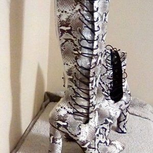 Shop Show Women's Snakeskin Print  sz8